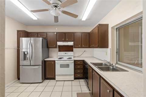 Condominio en venta en Miami, Florida, 1 dormitorio, 86.86 m2 № 1830823 - foto 15