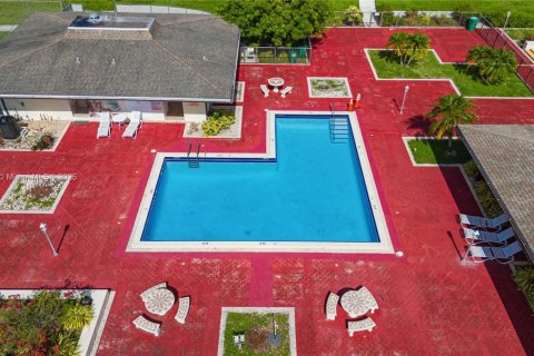 Condominio en venta en Miami, Florida, 1 dormitorio, 86.86 m2 № 1830823 - foto 9