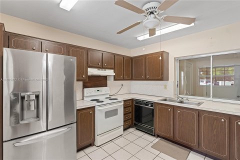 Condominio en venta en Miami, Florida, 1 dormitorio, 86.86 m2 № 1830823 - foto 4