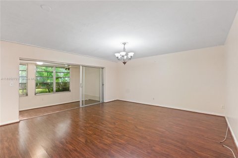 Condominio en venta en Miami, Florida, 1 dormitorio, 86.86 m2 № 1830823 - foto 10