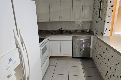 Copropriété à vendre à Lauderhill, Floride: 1 chambre, 77.39 m2 № 2146194 - photo 2
