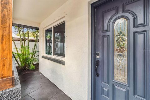 House in Gulfport, Florida 2 bedrooms, 96.43 sq.m. № 2395954 - photo 12