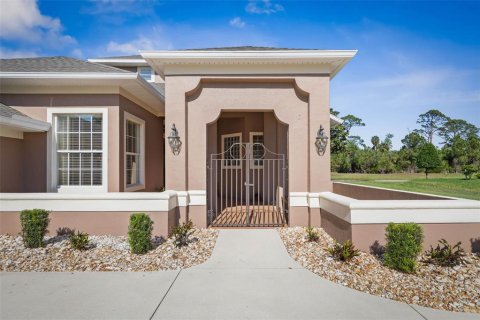 House in Palm Coast, Florida 4 bedrooms, 281.49 sq.m. № 1628608 - photo 3