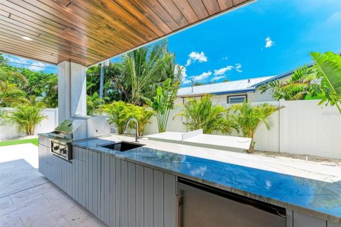 House in Holmes Beach, Florida 4 bedrooms, 248.51 sq.m. № 2108509 - photo 7