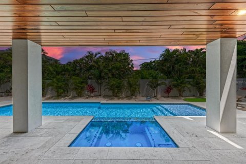 House in Holmes Beach, Florida 4 bedrooms, 248.51 sq.m. № 2108509 - photo 11