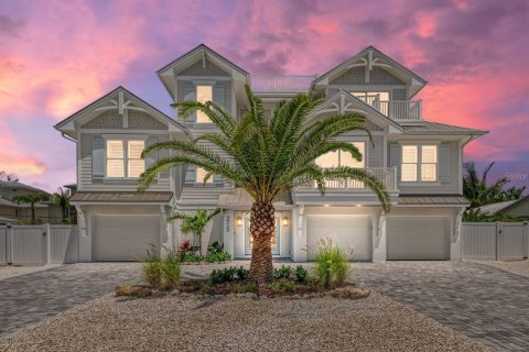 House in Holmes Beach, Florida 4 bedrooms, 248.51 sq.m. № 2108509