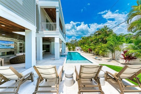 House in Holmes Beach, Florida 4 bedrooms, 248.51 sq.m. № 2108509 - photo 10