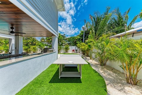 House in Holmes Beach, Florida 4 bedrooms, 248.51 sq.m. № 2108509 - photo 9