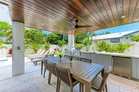 House in Holmes Beach, Florida 4 bedrooms, 248.51 sq.m. № 2108509 - photo 6