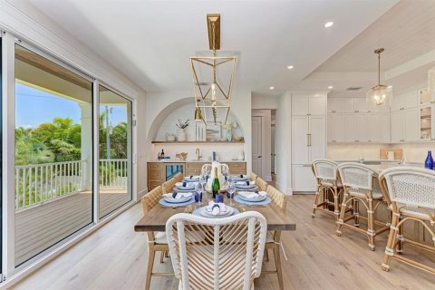House in Holmes Beach, Florida 4 bedrooms, 248.51 sq.m. № 2108509 - photo 17