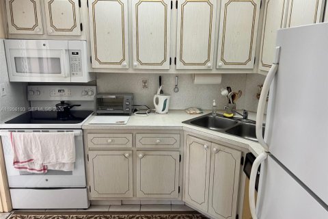 Condominio en venta en Hollywood, Florida, 2 dormitorios, 111.76 m2 № 2031761 - foto 3