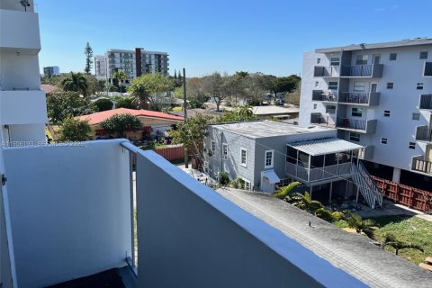 Condominio en venta en Hollywood, Florida, 2 dormitorios, 111.76 m2 № 2031761 - foto 15