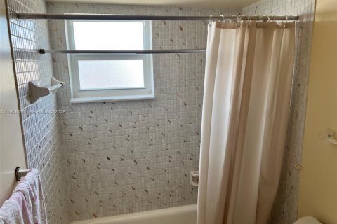 Condominio en venta en Hollywood, Florida, 2 dormitorios, 111.76 m2 № 2031761 - foto 9