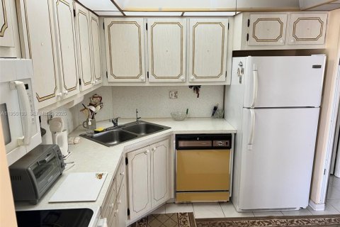 Condominio en venta en Hollywood, Florida, 2 dormitorios, 111.76 m2 № 2031761 - foto 2