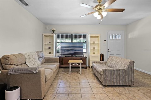 Casa en venta en Eustis, Florida, 4 dormitorios, 172.52 m2 № 1804695 - foto 6