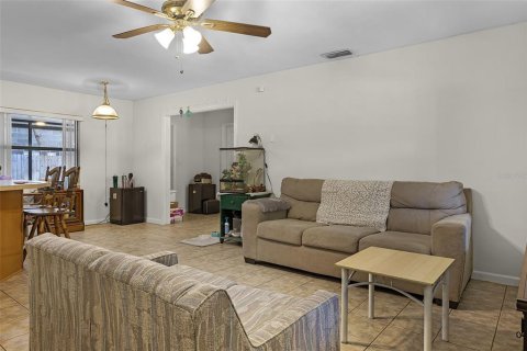 Casa en venta en Eustis, Florida, 4 dormitorios, 172.52 m2 № 1804695 - foto 7