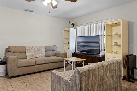 Casa en venta en Eustis, Florida, 4 dormitorios, 172.52 m2 № 1804695 - foto 5