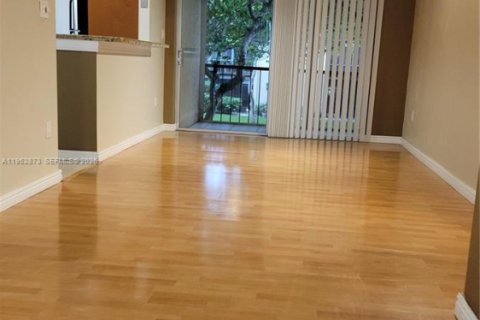 Condominio en alquiler en Miami, Florida, 2 dormitorios, 114.73 m2 № 2153218 - foto 9