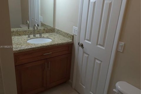 Condominio en alquiler en Miami, Florida, 2 dormitorios, 114.73 m2 № 2153218 - foto 22