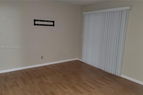 Condominio en alquiler en Miami, Florida, 2 dormitorios, 114.73 m2 № 2153218 - foto 12