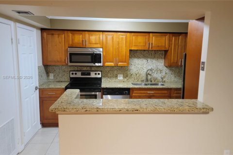 Condominio en alquiler en Miami, Florida, 2 dormitorios, 114.73 m2 № 2153218 - foto 2