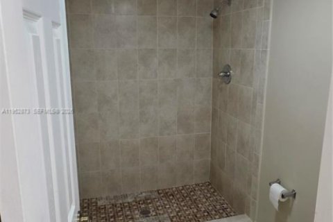 Condominio en alquiler en Miami, Florida, 2 dormitorios, 114.73 m2 № 2153218 - foto 19