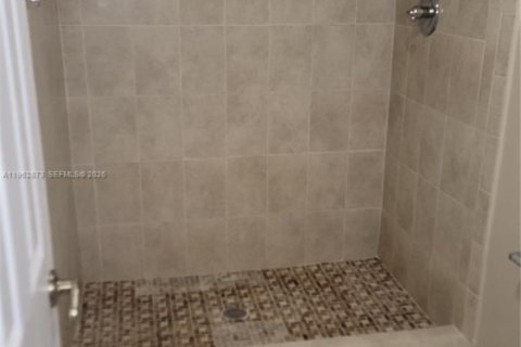 Condominio en alquiler en Miami, Florida, 2 dormitorios, 114.73 m2 № 2153218 - foto 17