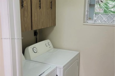 Condominio en alquiler en Miami, Florida, 2 dormitorios, 114.73 m2 № 2153218 - foto 6