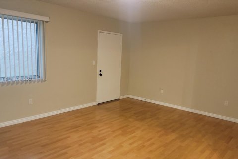 Condominio en alquiler en Miami, Florida, 2 dormitorios, 114.73 m2 № 2153218 - foto 10