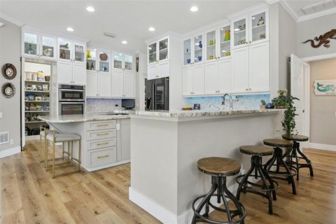 Casa en venta en Wesley Chapel, Florida, 6 dormitorios, 328.69 m2 № 1918405 - foto 7