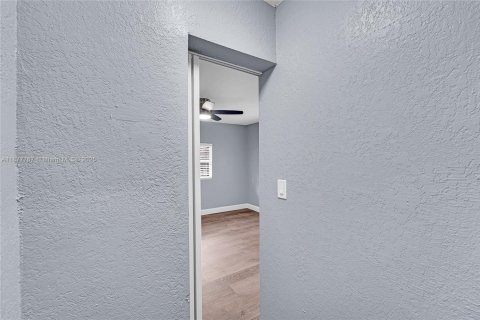 Casa en alquiler en Fort Lauderdale, Florida, 4 dormitorios, 139.17 m2 № 1921499 - foto 22