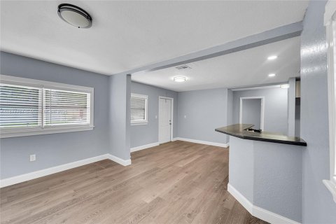 Casa en alquiler en Fort Lauderdale, Florida, 4 dormitorios, 139.17 m2 № 1921499 - foto 3