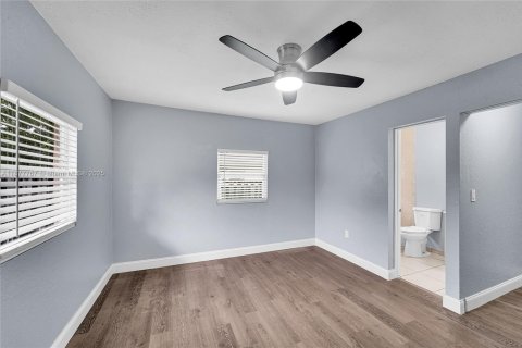 Casa en alquiler en Fort Lauderdale, Florida, 4 dormitorios, 139.17 m2 № 1921499 - foto 16