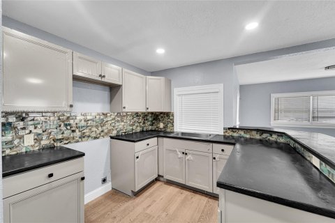 Casa en alquiler en Fort Lauderdale, Florida, 4 dormitorios, 139.17 m2 № 1921499 - foto 4