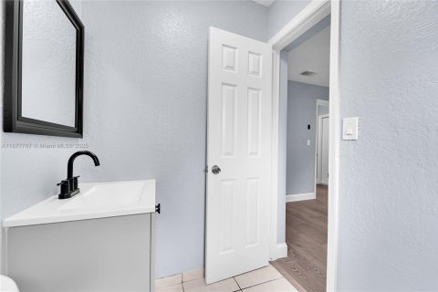 Casa en alquiler en Fort Lauderdale, Florida, 4 dormitorios, 139.17 m2 № 1921499 - foto 19