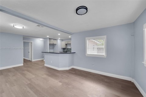 Casa en alquiler en Fort Lauderdale, Florida, 4 dormitorios, 139.17 m2 № 1921499 - foto 2