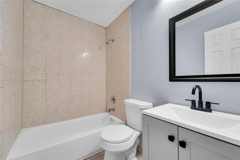 Casa en alquiler en Fort Lauderdale, Florida, 4 dormitorios, 139.17 m2 № 1921499 - foto 11