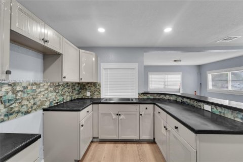 Casa en alquiler en Fort Lauderdale, Florida, 4 dormitorios, 139.17 m2 № 1921499 - foto 6
