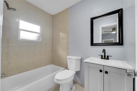 Casa en alquiler en Fort Lauderdale, Florida, 4 dormitorios, 139.17 m2 № 1921499 - foto 20