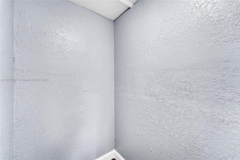 Casa en alquiler en Fort Lauderdale, Florida, 4 dormitorios, 139.17 m2 № 1921499 - foto 21