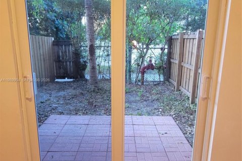 Condo in Miami, Florida, 2 bedrooms  № 2055315 - photo 2