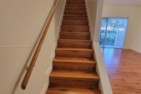 Condo in Miami, Florida, 2 bedrooms  № 2055315 - photo 7