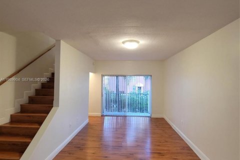 Condo in Miami, Florida, 2 bedrooms  № 2055315 - photo 6