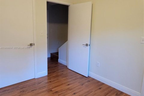 Condo in Miami, Florida, 2 bedrooms  № 2055315 - photo 3