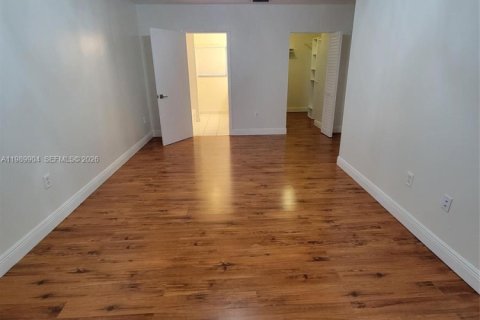 Condo in Miami, Florida, 2 bedrooms  № 2055315 - photo 8