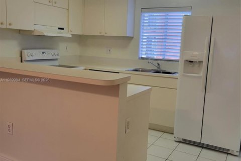 Condo in Miami, Florida, 2 bedrooms  № 2055315 - photo 10