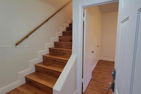 Condo in Miami, Florida, 2 bedrooms  № 2055315 - photo 5