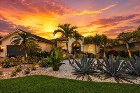 House in Osprey, Florida 4 bedrooms, 242.2 sq.m. № 2156433 - photo 2