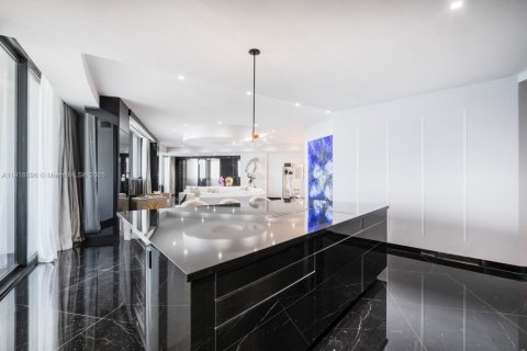 Купить кондоминиум в Санни-Айлс-Бич, Флорида 4 спальни, 330.27м2, № 1972576 - фото 5