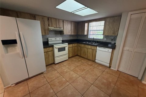 Villa ou maison à louer à Orlando, Floride: 3 chambres, 145.86 m2 № 2408353 - photo 3